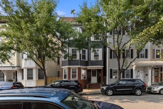 Building Photo - 592 E 3rd St