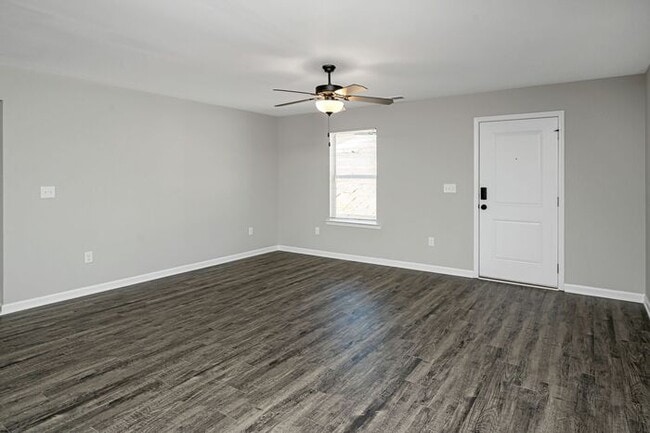 Building Photo - $1775! 3 bed/2 bath Hueytown home! Tour now!