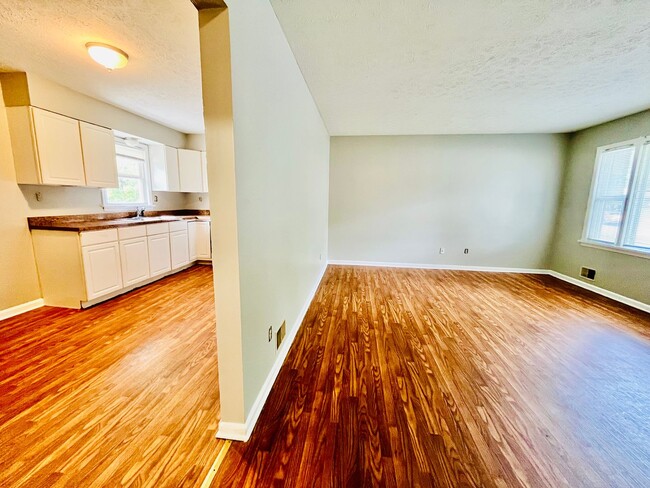 Building Photo - **COMING SOON** Updated 3BR Ranch in Shively Section 8 Accepted