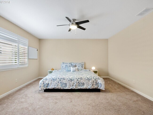 Building Photo - Gorgeous 4 Bed, 2.5 Bath Tuscany Home!