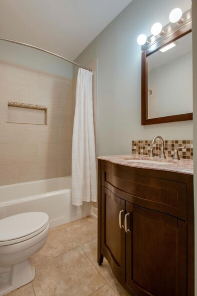 Building Photo - 947 Cahal Ave