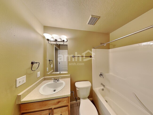 Building Photo - 3703 Lake Vista Dr