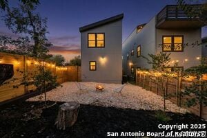 Building Photo - 1210 Gardina St