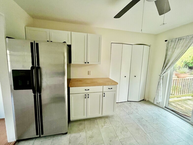 Building Photo - 25A Pine Ln