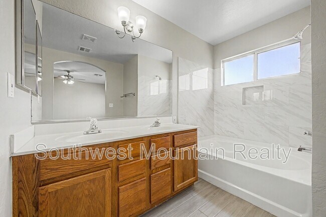 Building Photo - 2272 E Remington Pl