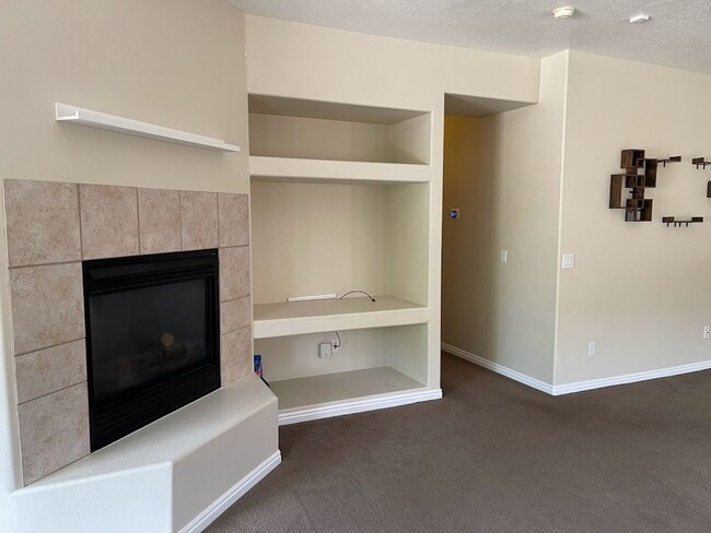Building Photo - Beautiful 3 Bedroom Home in Coral Canyon!
