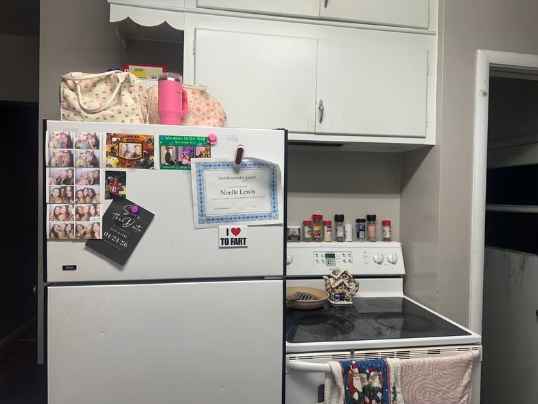 Building Photo - 1421 12th St N