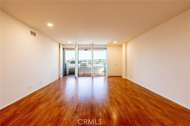 Building Photo - 339 N Palm Dr