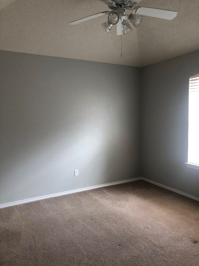 Building Photo - Home Sweet Home!!! November 2022!