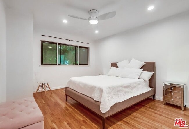 Building Photo - 1275 Havenhurst Dr