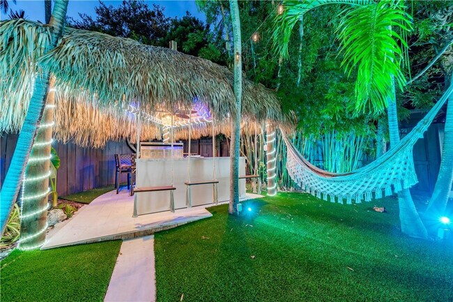 Building Photo - 417 NE 15th Ave