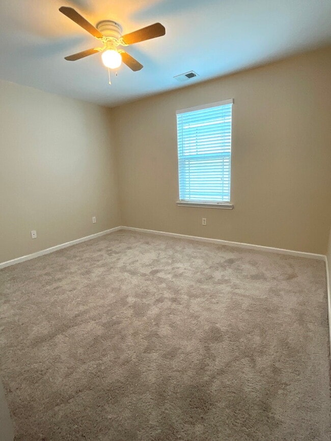 Building Photo - Great Amenities