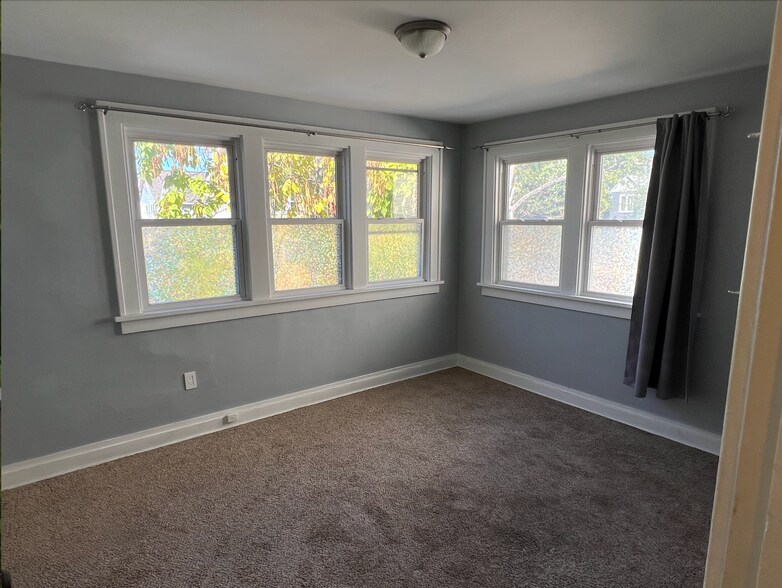 Building Photo - 212 E Hudson St