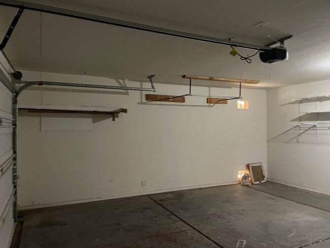 Building Photo - Beautiful Modern New 3Bdm 2Ba Home, Easy A...