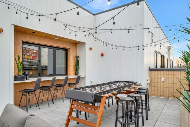 Building Photo - 245 Hermitage Ave