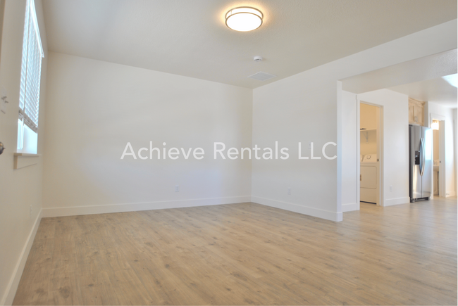 Building Photo - 360 N 2650 W