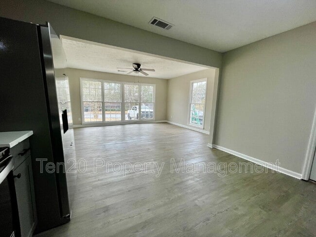 Building Photo - 4839 Allen St