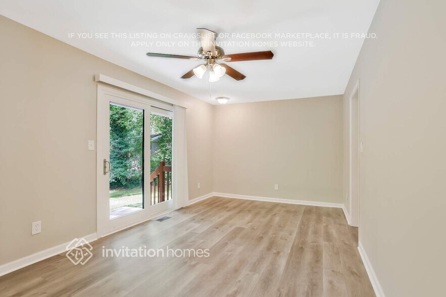 Building Photo - 2045 Devore Dr SW