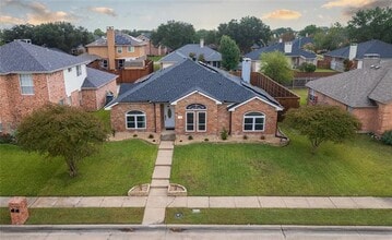 Building Photo - 2604 Hackberry Creek