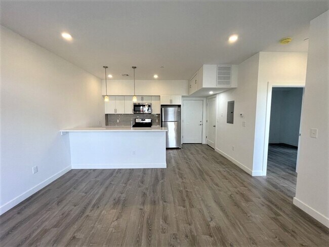 Building Photo - 302 Broadway