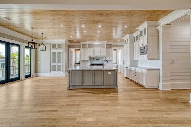Building Photo - 4 Bedroom 4.5 Bath Home in Dunes West - Mt...