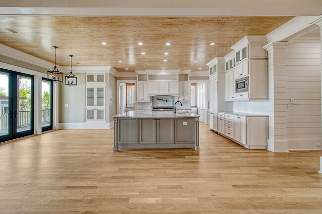 Building Photo - 4 Bedroom 4.5 Bath Home in Dunes West - Mt. Pleasant