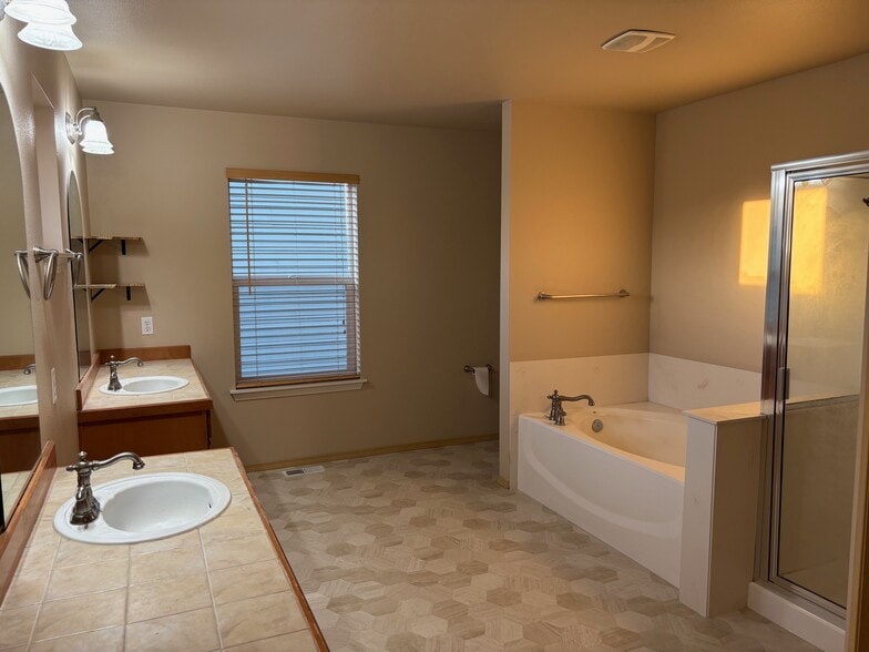 Building Photo - 9903 197th Ave E