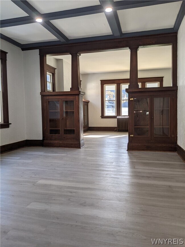 Building Photo - 2026 Hertel Ave