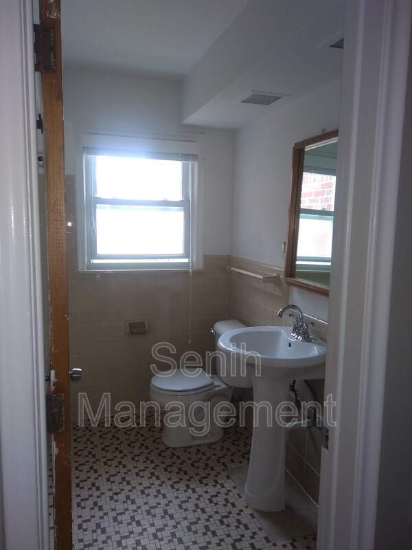 Building Photo - 8561 Lochdale St