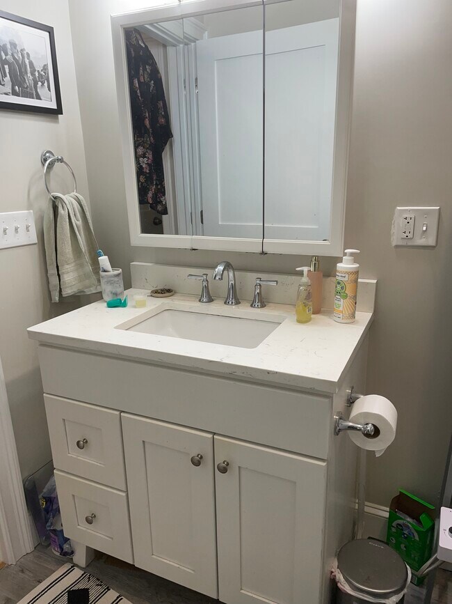 Building Photo - 60 Foster St