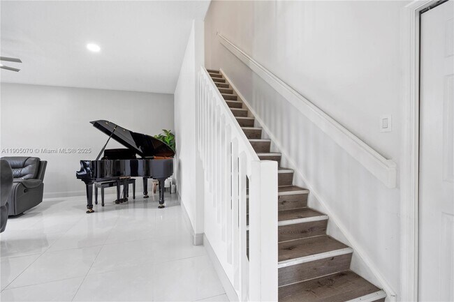 Building Photo - 17125 35th Pl N