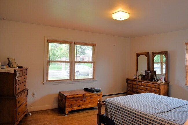 Building Photo - Beautiful 2 bed Rancher for Rent. Palmyra