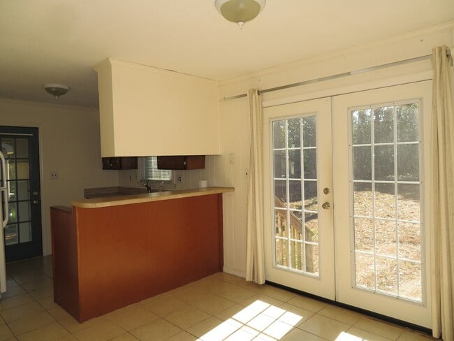 Building Photo - 3 bedroom, joined 1.5 bath ranch style home for rent