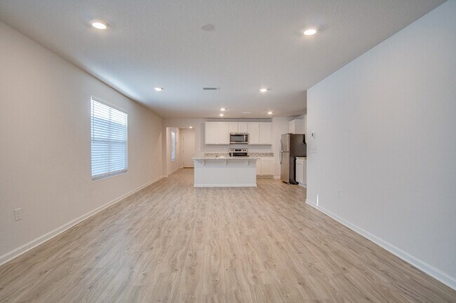 Building Photo - North Pensacola newer construction home– O...