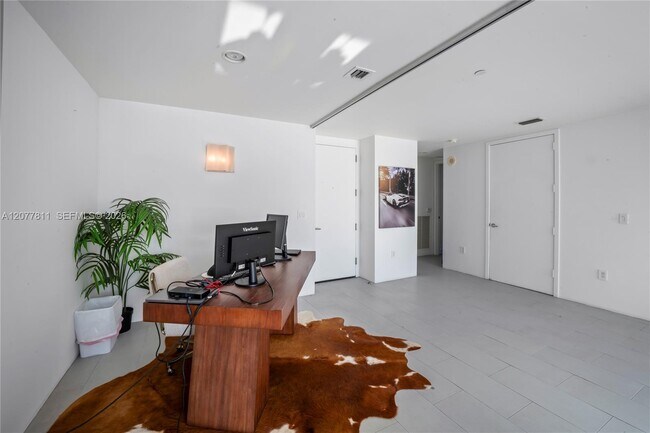 Building Photo - 1040 Biscayne Blvd