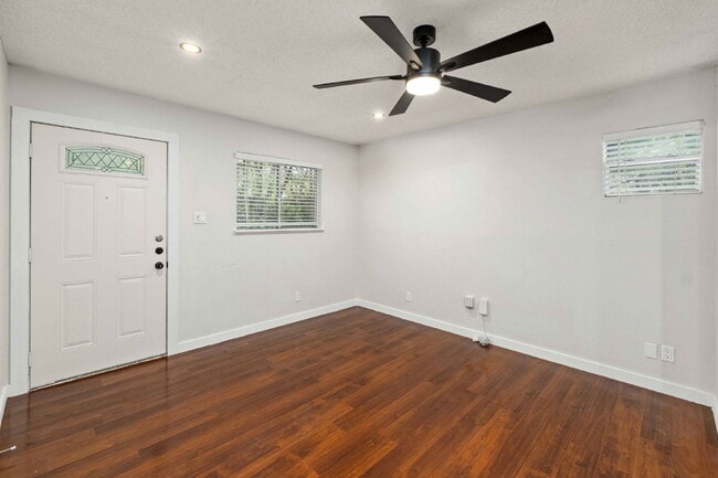 Building Photo - 2928 E 12th St