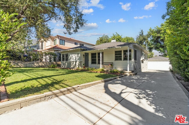 Building Photo - 4824 La Canada Blvd