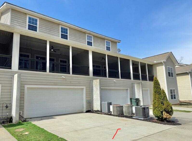 Building Photo - 521 E Perkins Creek Rd