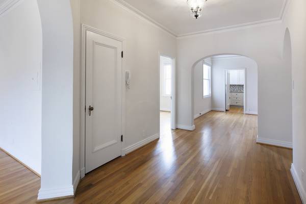 Foyer - 2140 Pacific Ave