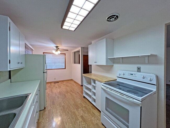 Building Photo - Adorable Three Bedrooom in Edgewood