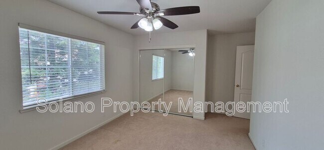 Building Photo - 2080 Mariposa Dr