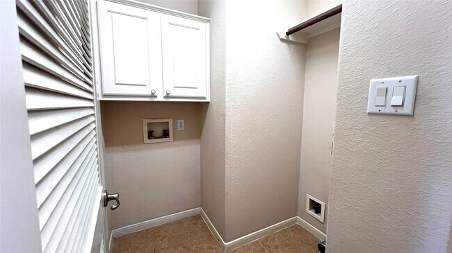 Building Photo - 4223 Country Heights Ct