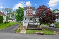 Building Photo - Fully renovated 5 Bed, 2 Bath home