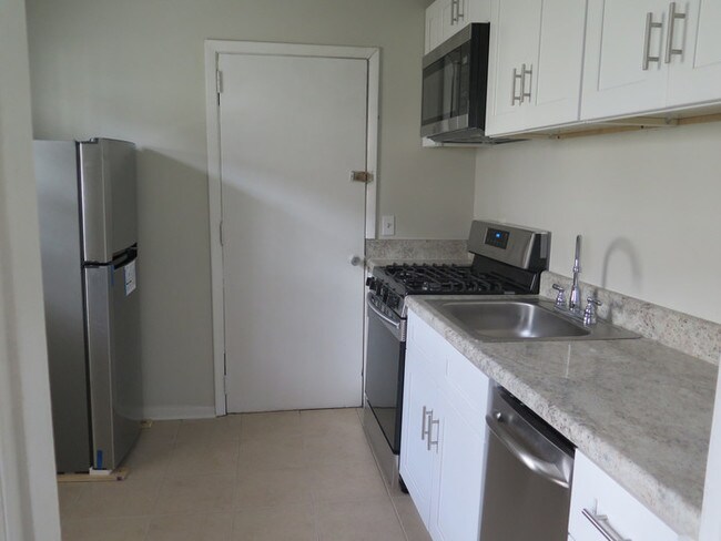 Building Photo - Cozy Marietta Duplex