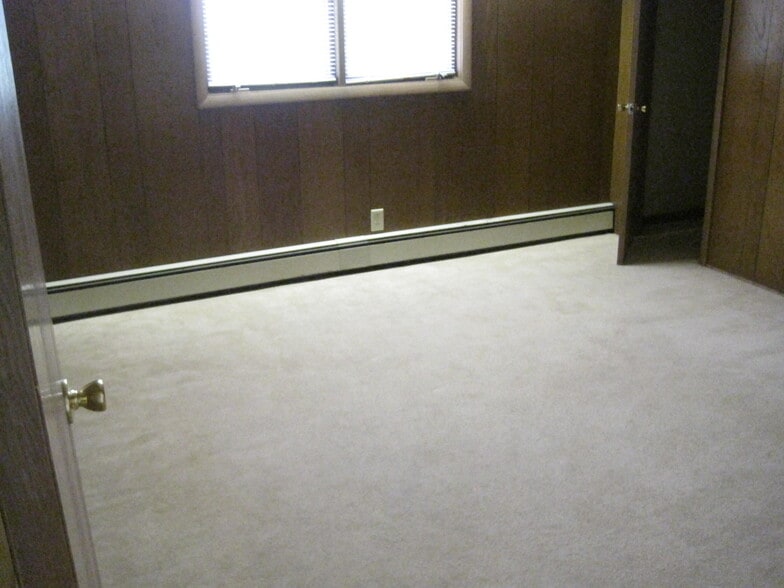 Building Photo - 2319 N Hillcrest Pky