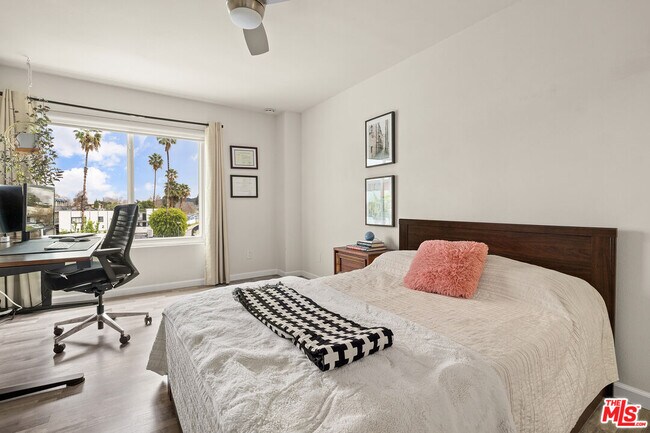 Building Photo - 252 W Spazier Ave