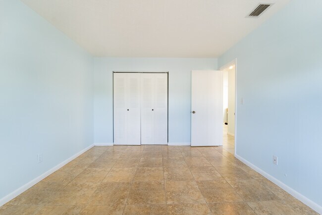 Building Photo - 1021 Apollo Beach Blvd