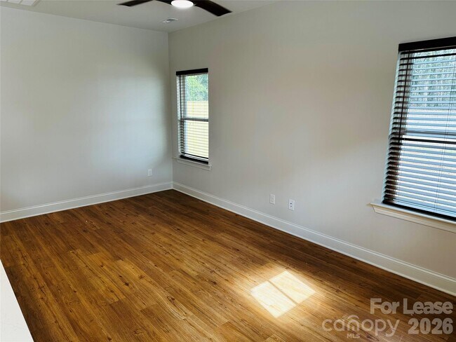 Building Photo - 525 N Linwood Ave