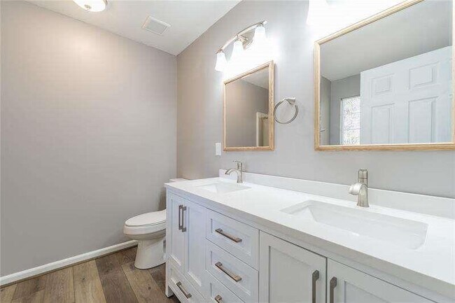 Building Photo - 2716 Lake Park Ridge W