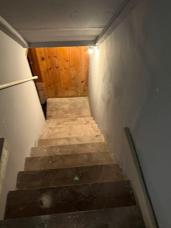 Building Photo - 2200 Ozark St